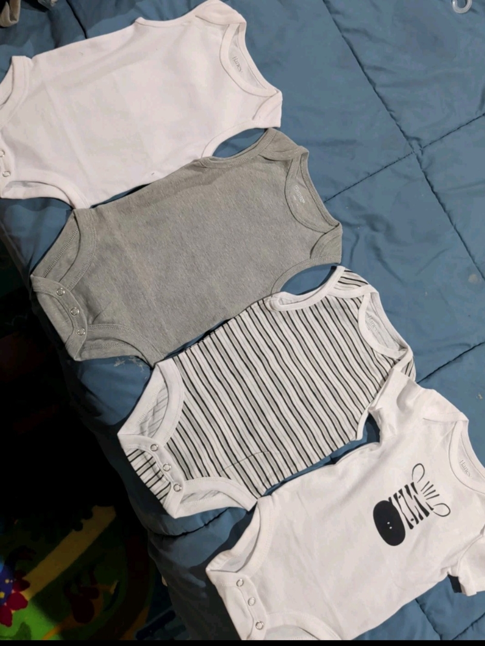 4 Hanes Baby Onsies Bodysuit Set - White, Gray, Black Stripes 6-12 Months NWOT